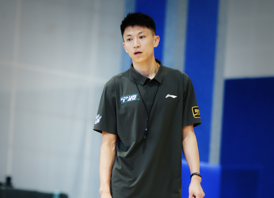 教练尤纳斯, 人正选名单