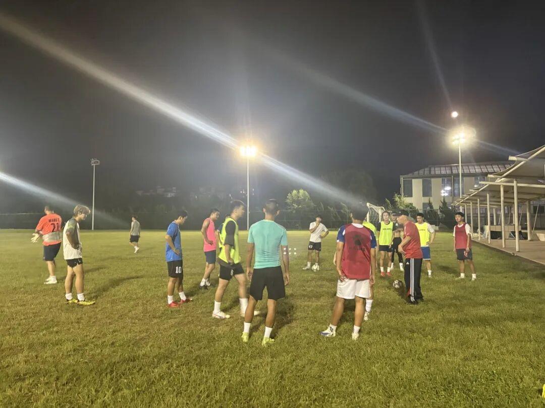 发展增光添, 友献上家门, 都一丝不苟 发展增光添, 友献上家门, 都一丝不苟